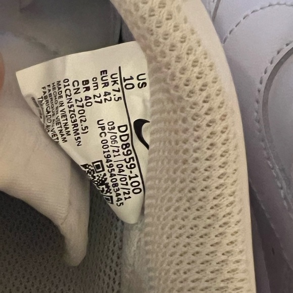 Sneakers - Picture 3 of 6